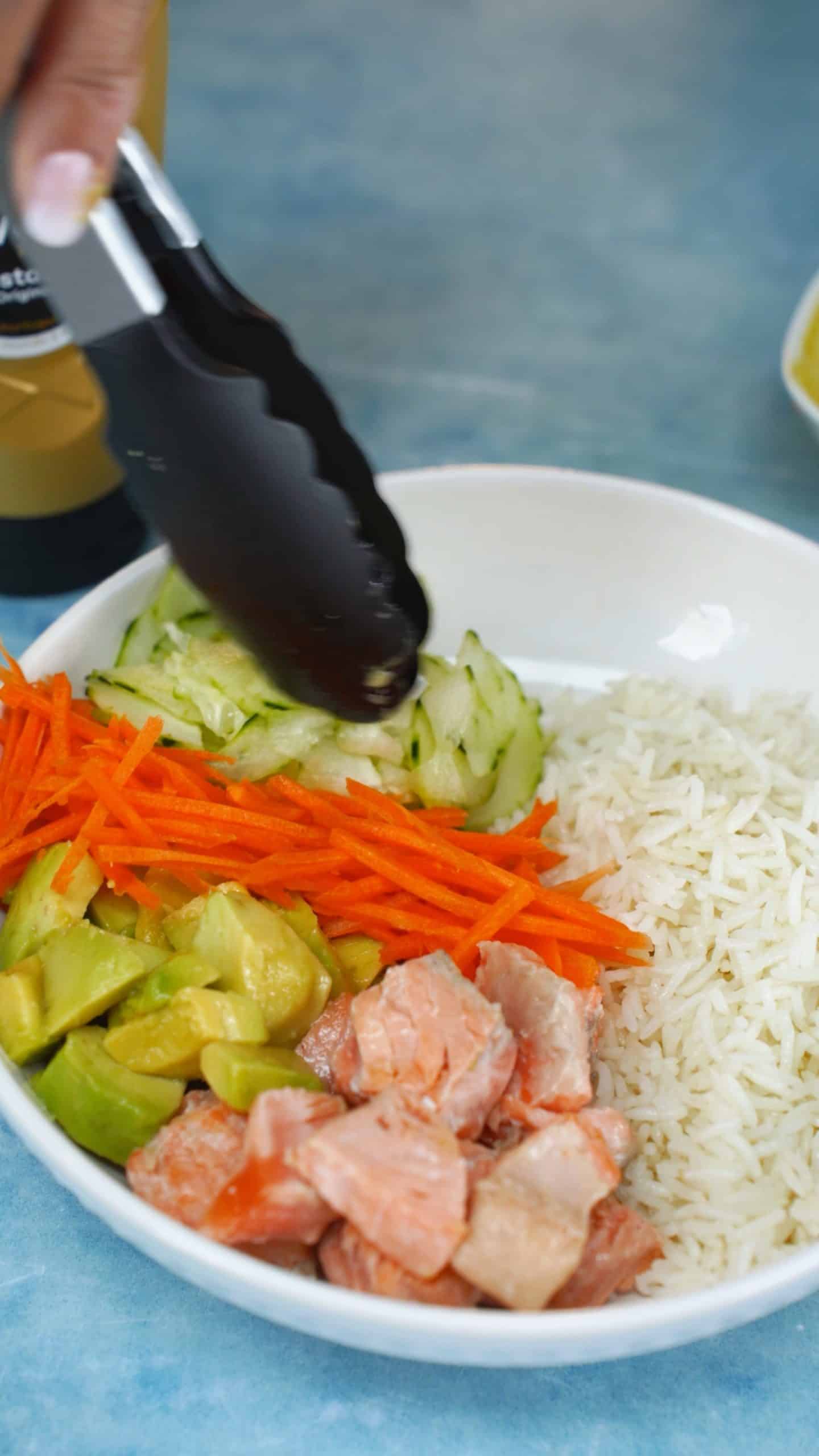 Poke Bowl salmão com molho de mostarda Receita 9x16-0009