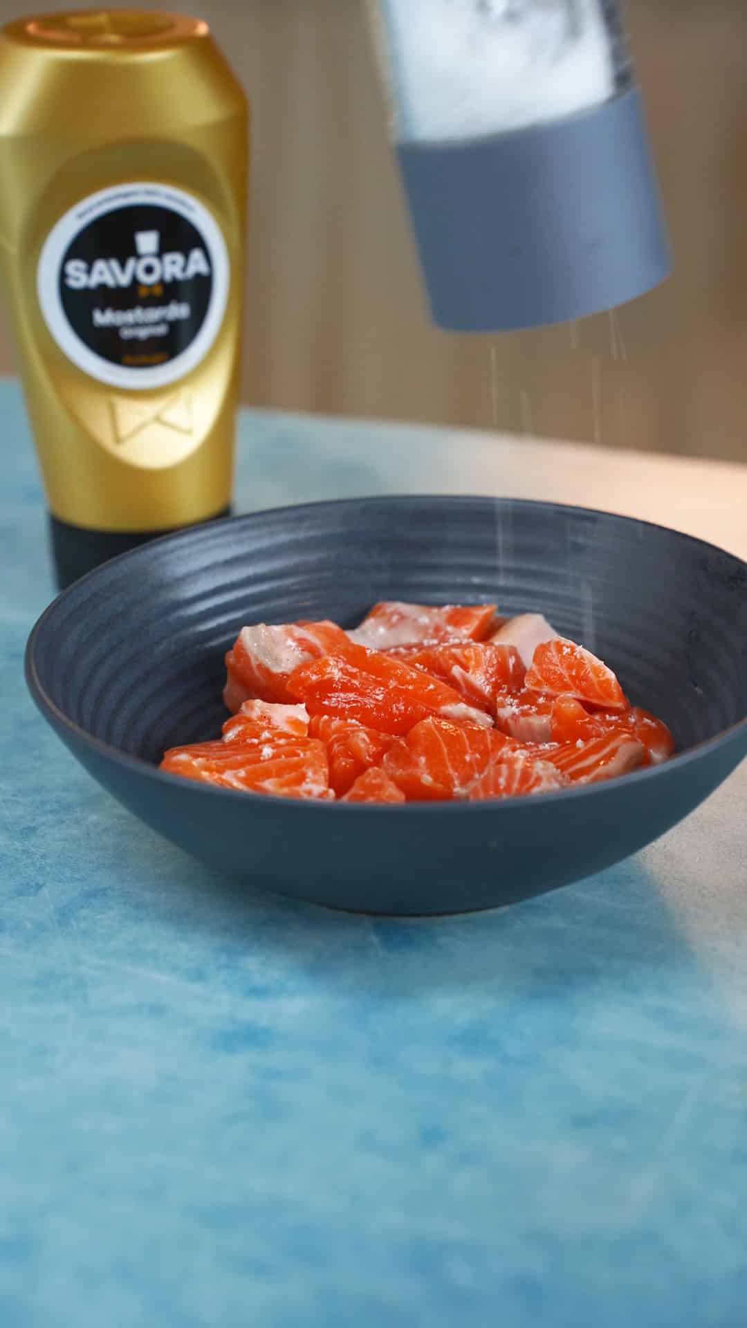 Poke Bowl salmão com molho de mostarda Receita 9x16-0013