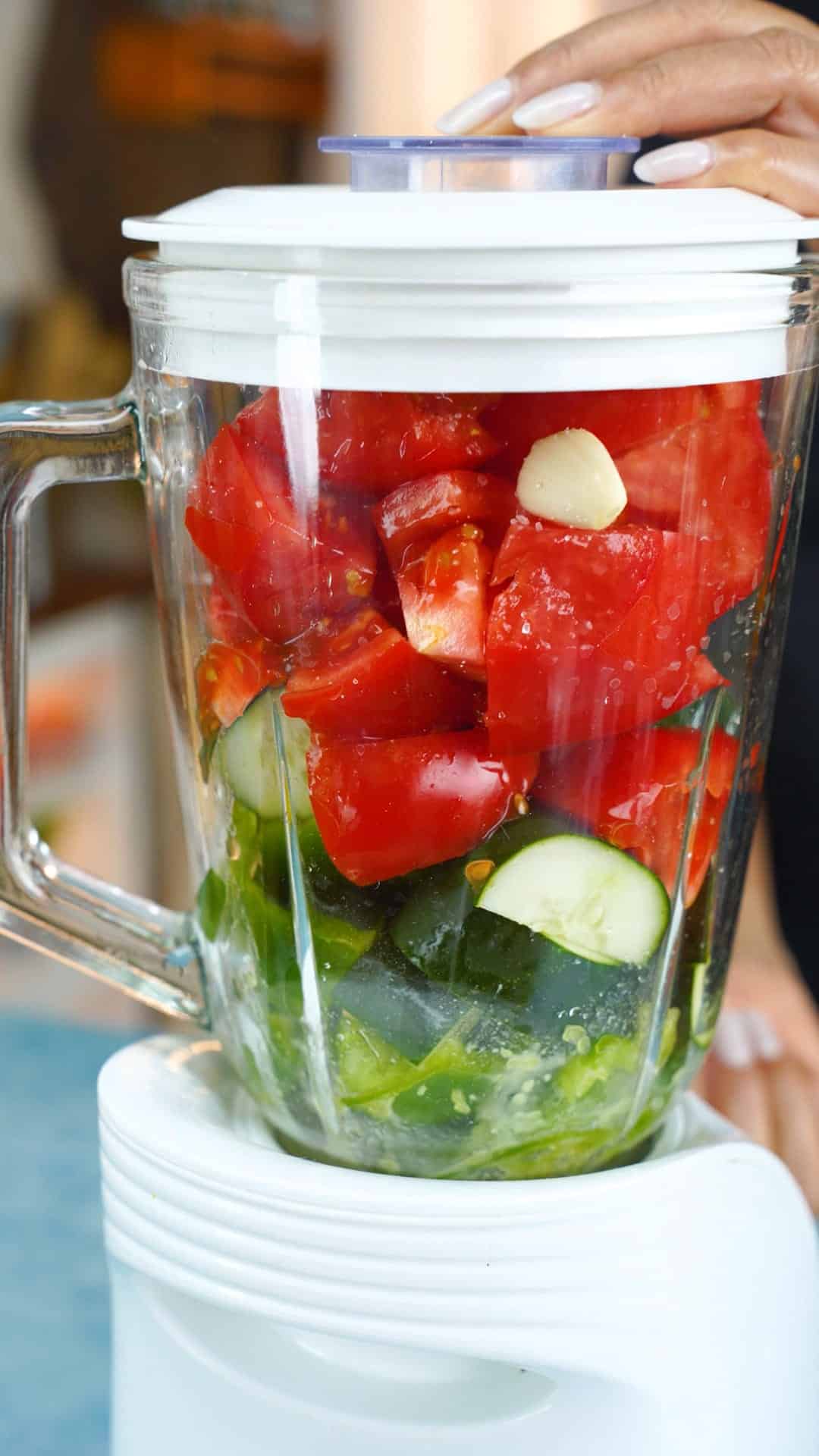 Gaspacho com um toque de mostarda Receita 9x16 4K-0006