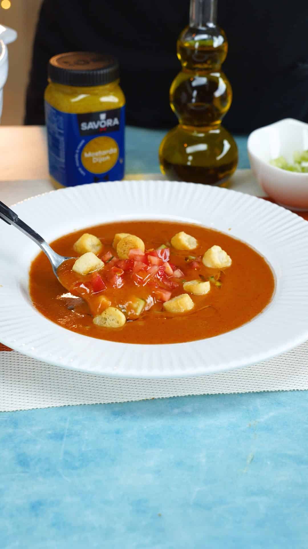 Gaspacho com um toque de mostarda Receita 9x16 4K-0012