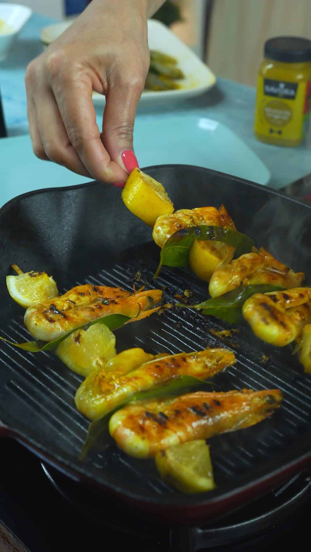 Espetadas de camarão com limão Receita 9x16 4K (1)-0006