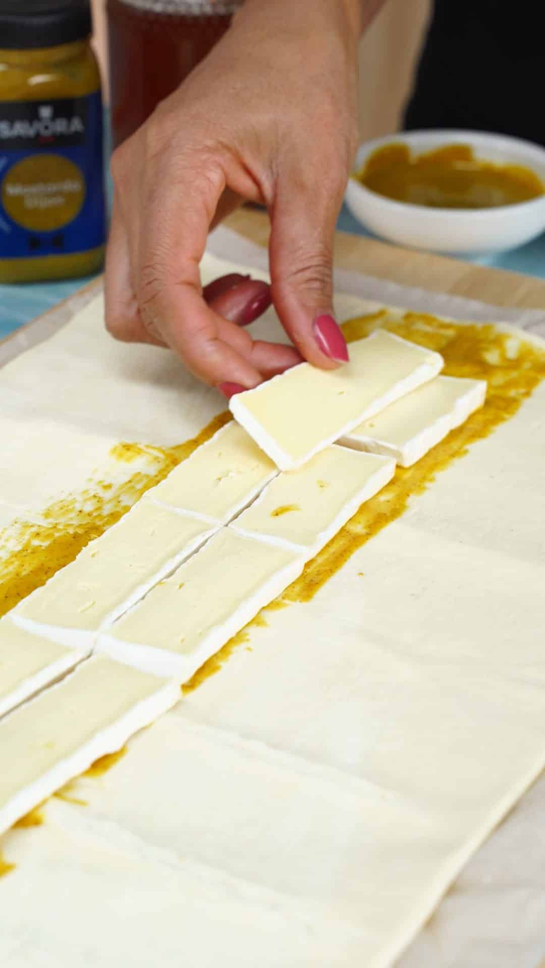 Folhado de queijo brie com mostarda Receita 9x16 4K-0002