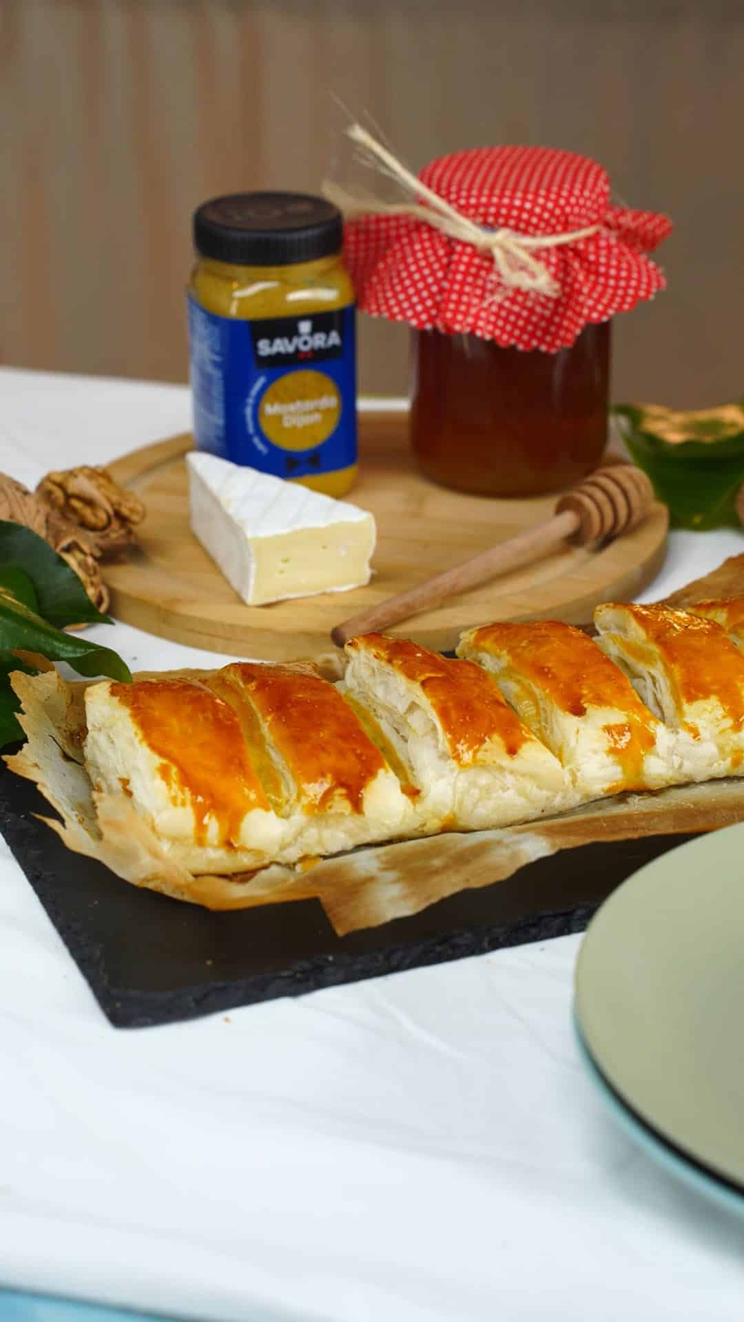 Folhado de queijo brie com mostarda Receita 9x16 4K-0010