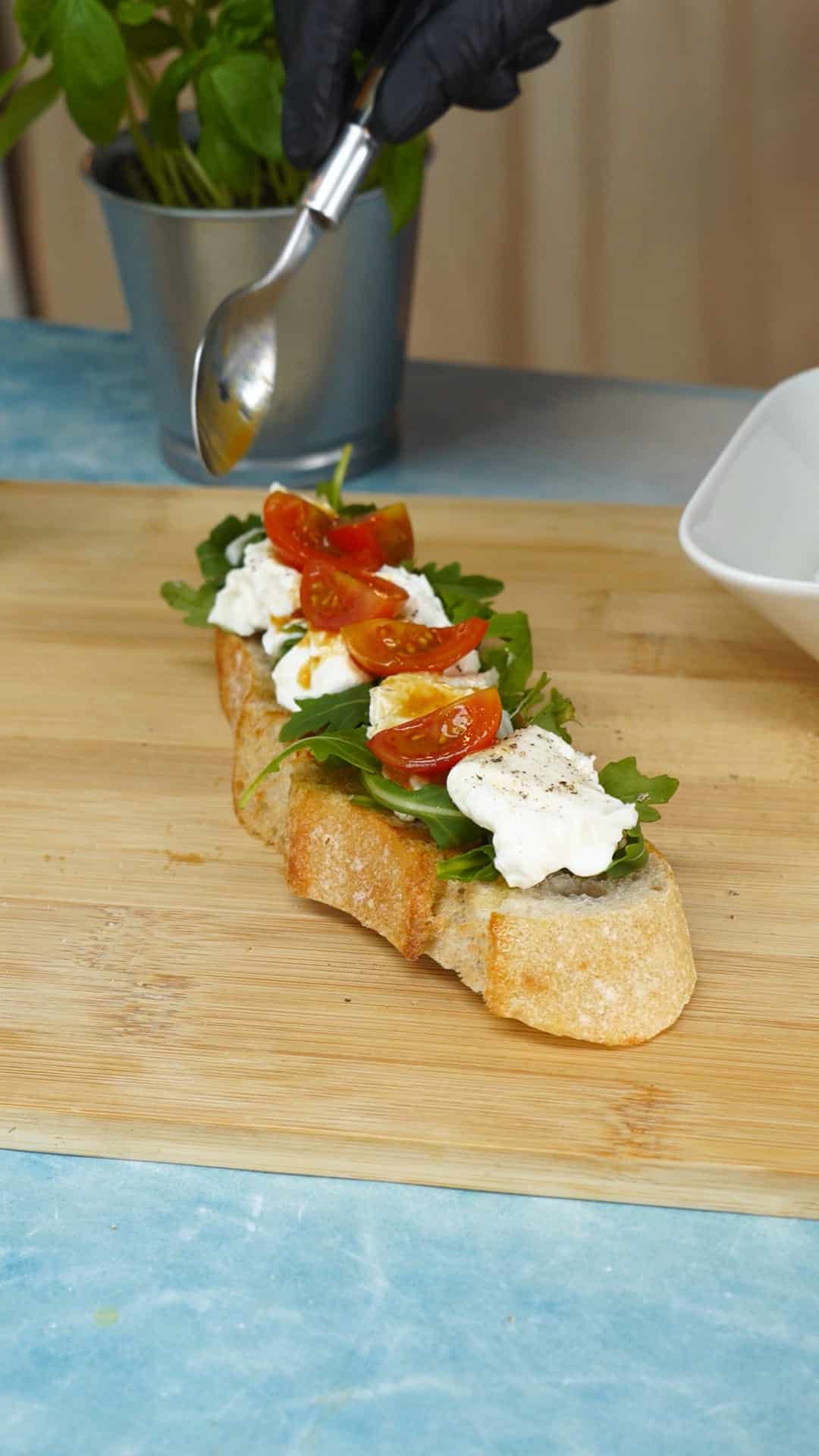 Bruschetta de tomate e burrata Receita 9x16 4K CLEAN-0009