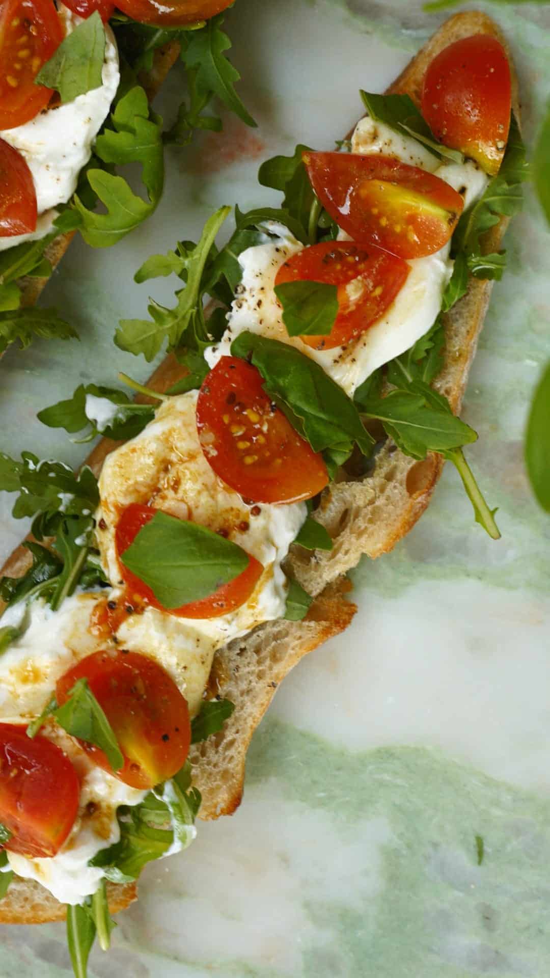 Bruschetta de tomate e burrata Receita 9x16 4K CLEAN-0010