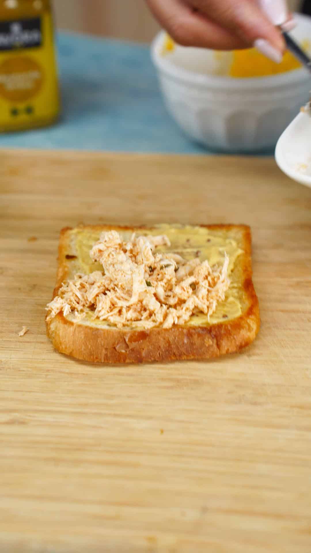 Sanduíche de frango, abacate e mostarda Receita 9x16 4K CLEAN-0007